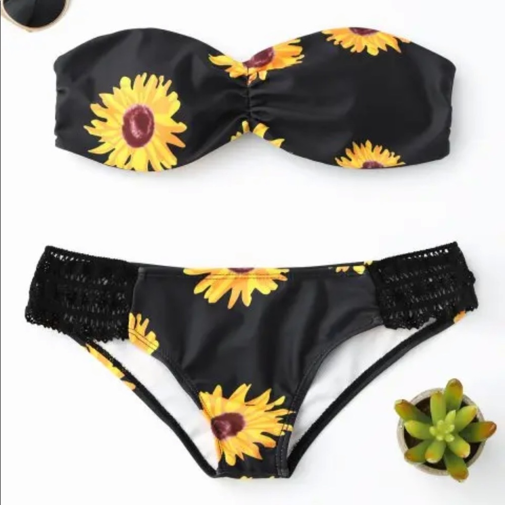 Sunflower bikini bottoms NWOT